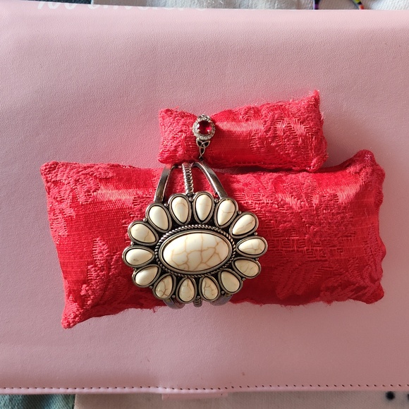 Red Jaquered Jewelry Bracelet Pillow With Bonus Ring Pillow - Picture 2 of 7